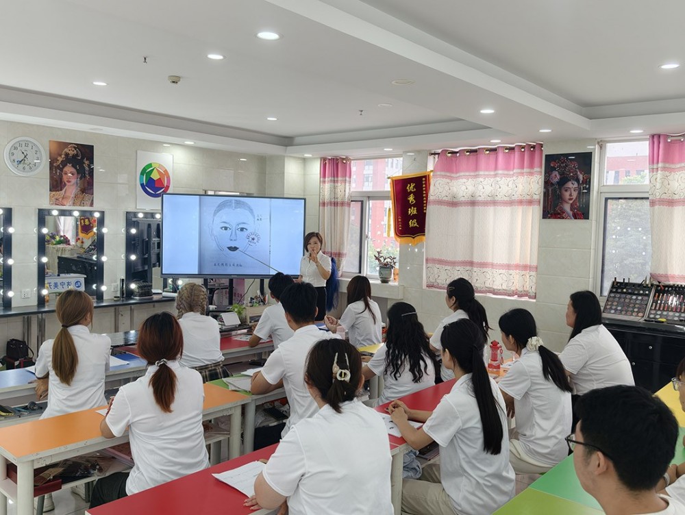告别分数焦虑  济宁美开乐职业培训学校  锤炼实用技能，为青年铺就就业创业新征程